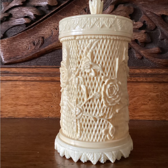 Vintage: Faux Ivory Rose & Lattice Holder ~ Cocktail Forks. - Picture 12 of 12